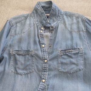 Large American eagle outfiters Jean shirt